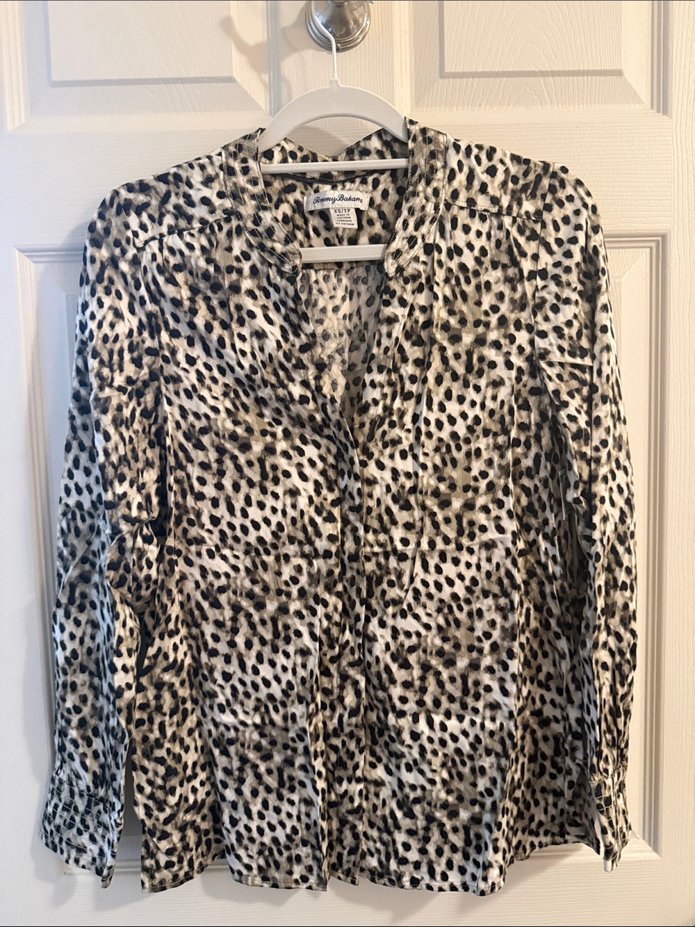 New TOMMY BAHAMA Women's Leopard Print Long Sleeve Button Up Shirt Size XS
